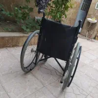 ویلچر  و تخت سفید بیمارستانی اصن کار نکردیم باهاش