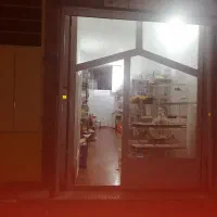 مغازه واقع در خیابان مدنی