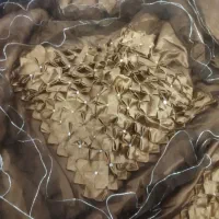 رو تختی گل برجسته