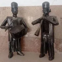 تعدادی مجسمه آهنی دست ساز