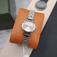از بس این ساعت زیبا و جذاب دل هر خانمی میبره