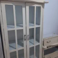 کمد وتخت بچه سالم یه کم خوردی جلو کمدهست که مشخصه