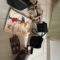 کیف  ها در حد نو و لباس ها ن