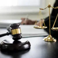 دستیار حقوقی خانم