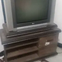تلویزیون و میز تلویزیون در حد نو و ...
