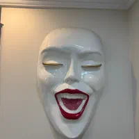 مجسمه دیوارکوب