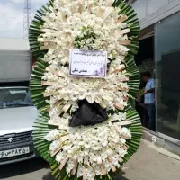 پایه گل مدل فالمی  و تاج تسلیتی طبیعی کد ۰۹