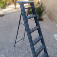 نردبان آهنی تاشو