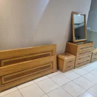 تخت خواب به همراه میز و عسلی تمام چوب
