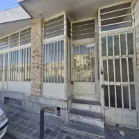 دو دهنه مغازه بر عمان سامانی
