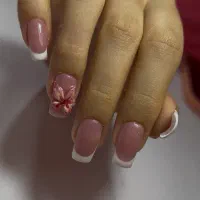 کاشت ناخن و زیبایی