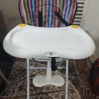 صندلی کودک به همراه یسری وسایل کودک