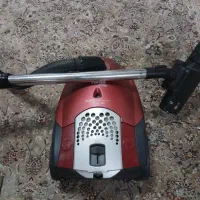 یک دستگاه جاروبرقیLG