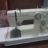 یک عدد چرخ خیاطی مارک ژانومه ۸۰۲ به فروش میرسد