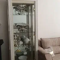 بوفه با وسایل داخلش