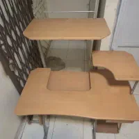 میز کامپیوتر چرخ دار