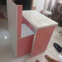 سط میز تحریر با صندلیش