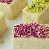 بهترین حلوا خانگی برای مراسمات هم سفارش میگیریم