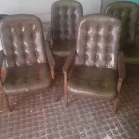 چهار عدد مبل مغازه ویک صندلی دفتری وچند میز کار