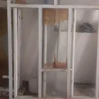 پنجره فلزی دو در یک ونیم شیشه ها سالم