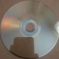 حدود ۴۰ کیلو ضایعات سی دی و دی وی دی