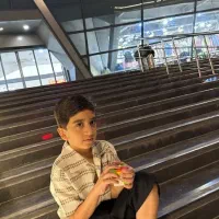 پرستار خانم شبانه‌روزی برای فرزند