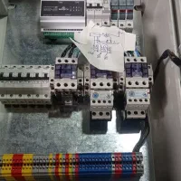 ساخت و ارتقا تابلوهای برق صنعتی