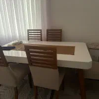 میز غذاخوری