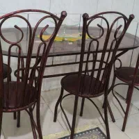 میز و چهار صندلی فرفورژه رنگ زرشکی دست دوم