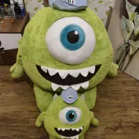 2 عروسک Mike Wazowski در دو سایز خیلی بزرگ و متوسط