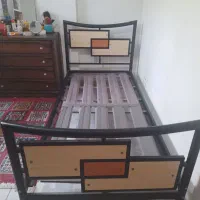 تخت فلزی یک نفره کاملا سالم