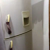 یک عدد یخچال کاملا سالم