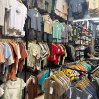 فروشنده پوشاک کودک