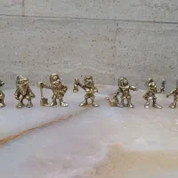 هفت کوتوله برنجی وغیر