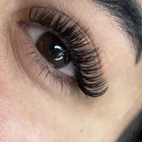 نیازمند مدل مژه