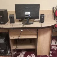 کامپیوتر و همه لوازم بانداسپیکر کیبورد کیس ومیز