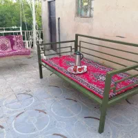 تخت فلزی
