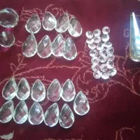 تعدادی کریستال آویز لوستر