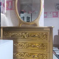 میز و آینه وپاتختی