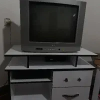 تلوزیون ومیز تلوزیون