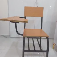 یک عدد صندلی آموزشگاهی از جنس بسیار مرغوب