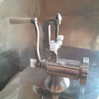 چرخ گوشت دستی قیمت ۱۵۰۰۰۰۰ تومان