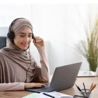 استخدام نیروی دفتری مسلط به بازاریابی تلفنی