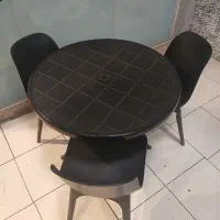 ۲ تا میز ۴ تا صندلی