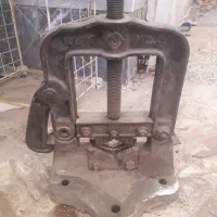 گیره لوله گیر بزرگ