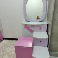 میز دراور و آیینه و کتابخانه دیواری