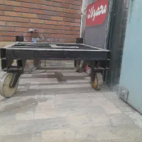 چهار پایه چرخ دار متحرک