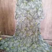 تعدادی لباس وظرف میوه