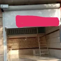 مغازه تجاری بر خیابان اصلی