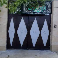 در باغی
